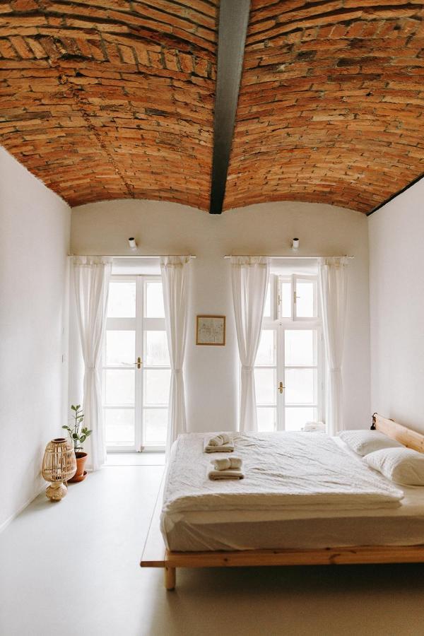 Apartmany Starak V Historickem Centru Znojma ズノイモ エクステリア 写真